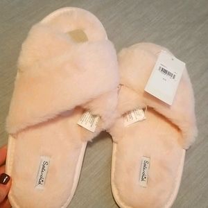 Splendid faux fur slippers